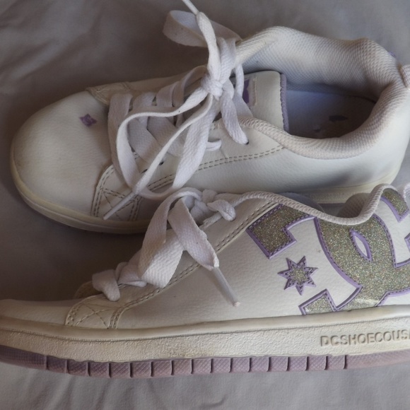 DC Shoes USA Girl's Youth size 2 - Picture 2 of 6